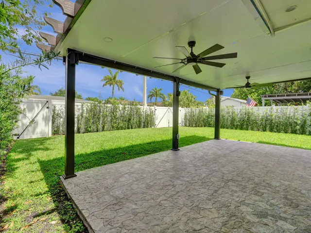 Party with friends till the sun comes up on the HUGE covered patio perfect for grilling those game day burgers and hot dogs, watching the dogs run, and enjoying the ceiling fans to keep you cooled off while you have a cocktail and unwind.