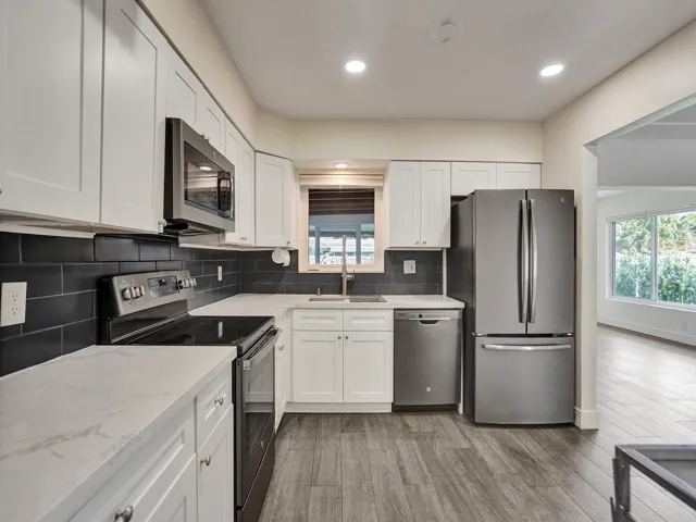 Large modern gourmet chef's kitchen perfect for entertaining guests