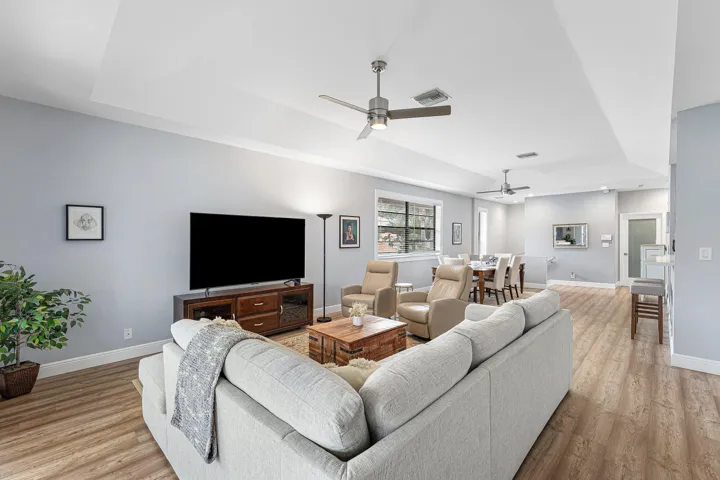 007-8682ViaReale-4-BocaRaton-FL-33496-S