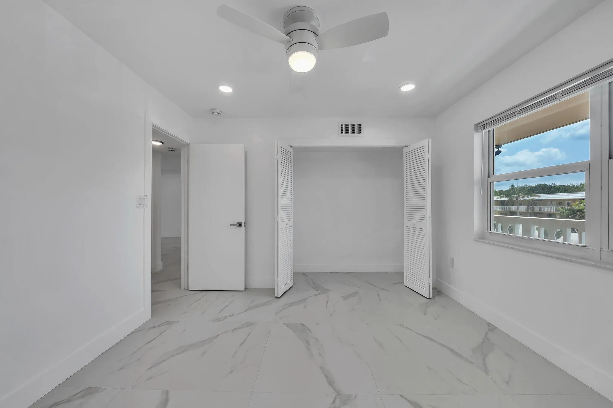 6 Guest Bedroom (2)