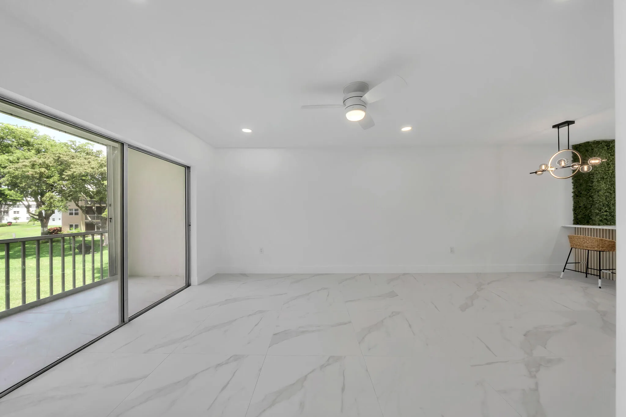 13 Living Area (2)