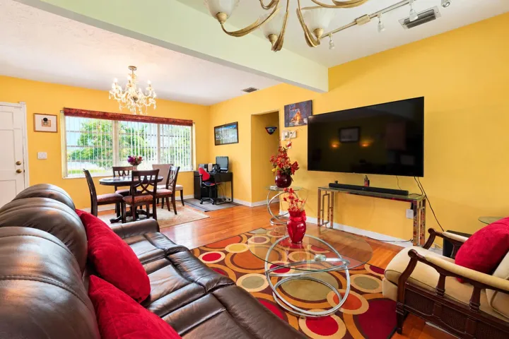 LIVING ROOM 5