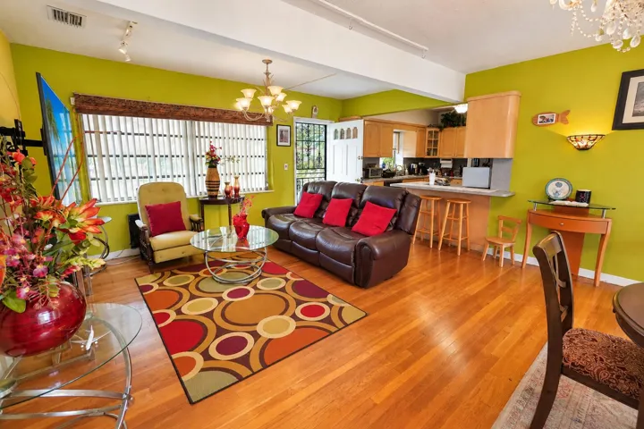 LIVING ROOM 1