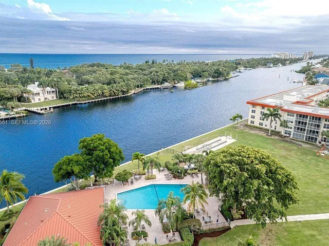 air view of the pool