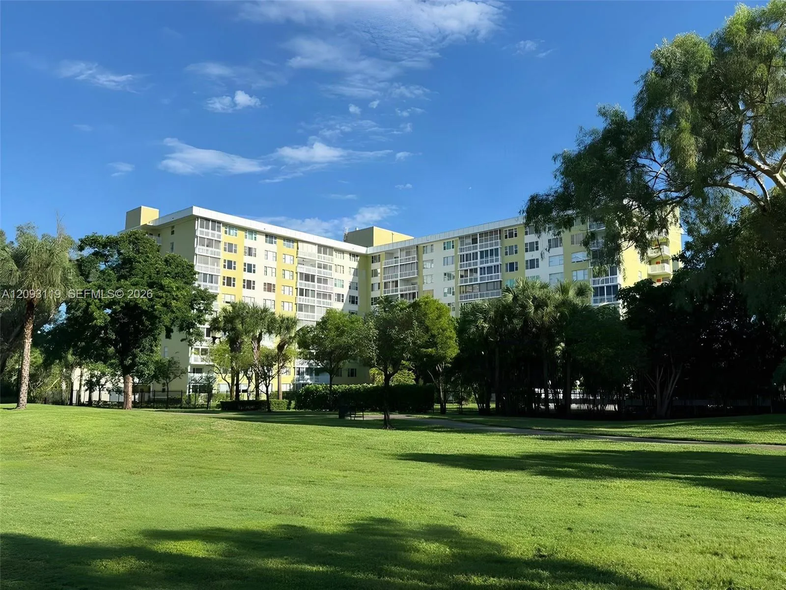Hillcrest and Parkview residents enjoy exclusive access to beautiful landscaped gardens and walking trails—ideal for exercise or a relaxing stroll