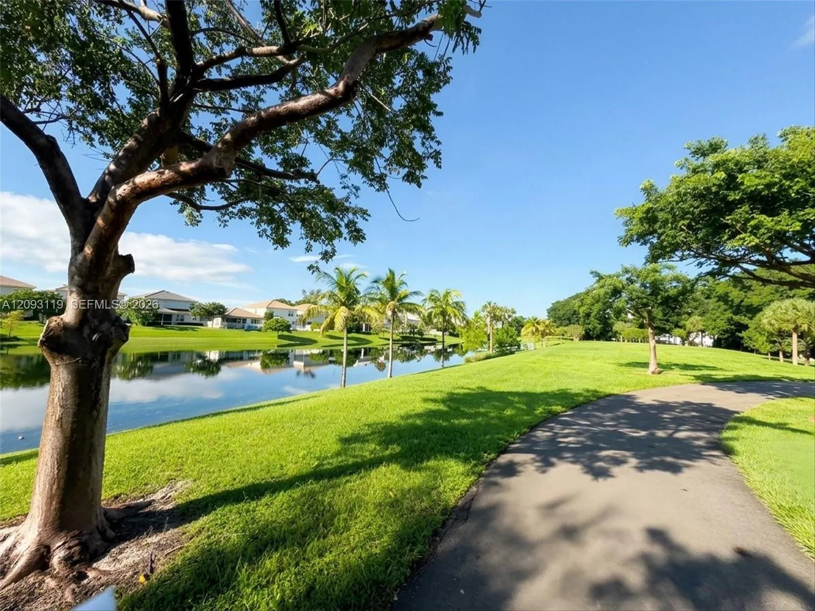 Hillcrest and Parkview residents enjoy exclusive access to beautiful landscaped gardens and walking trails—ideal for exercise or a relaxing stroll