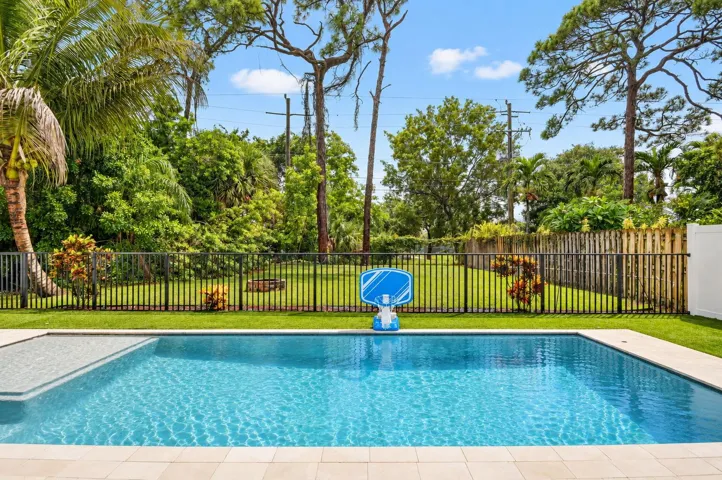 Pool/Patio