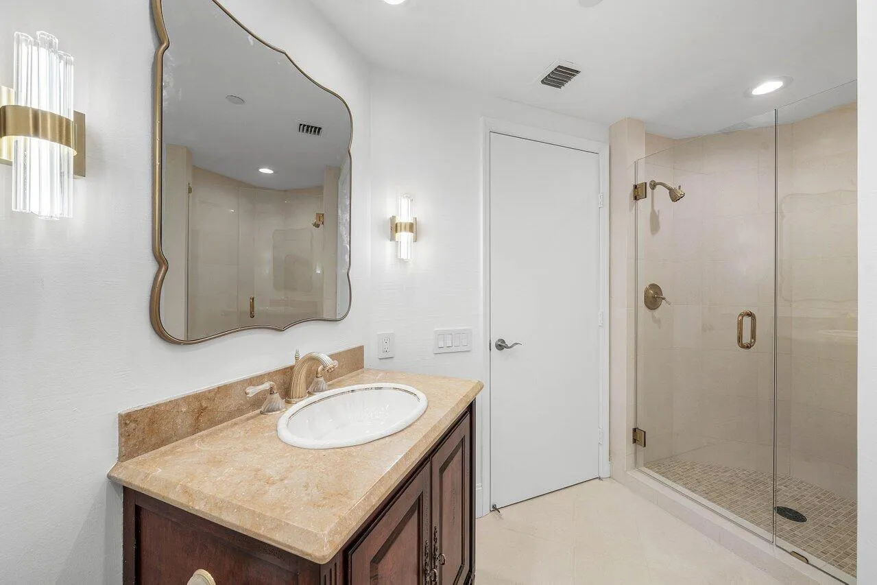 038-20320FairwayOaksDrive-331-BocaRaton-