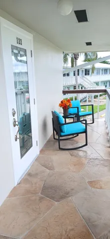 PRIVATE CORNER