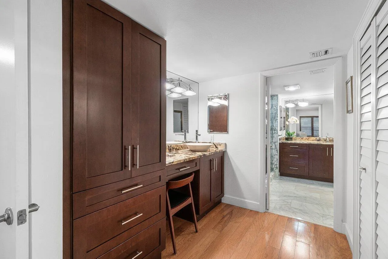 PRIMARY DRESSING AREA