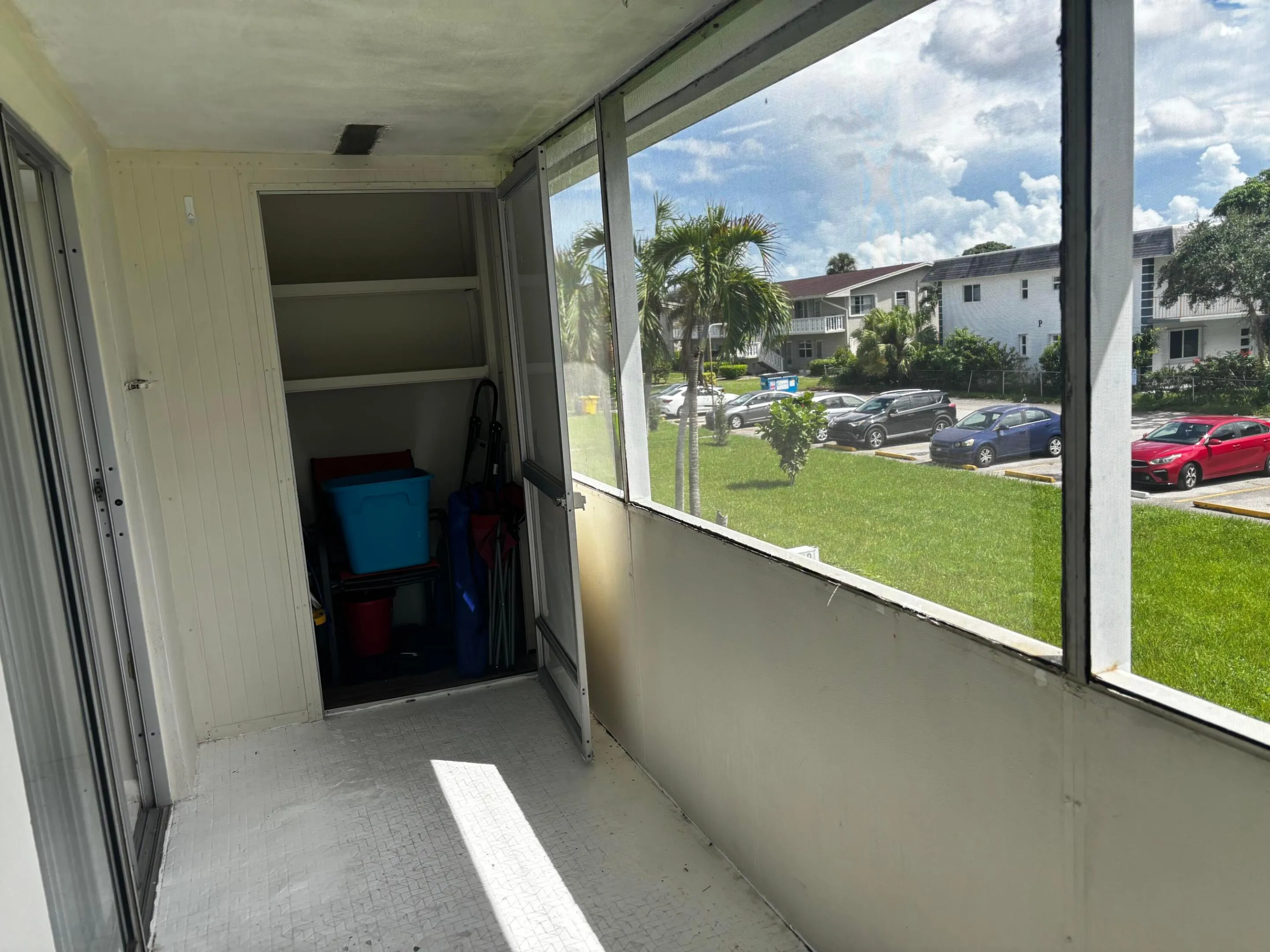 LANAI CLOSET