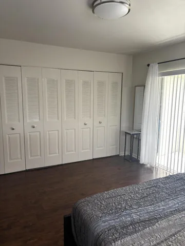 CLOSETS FULL WALL