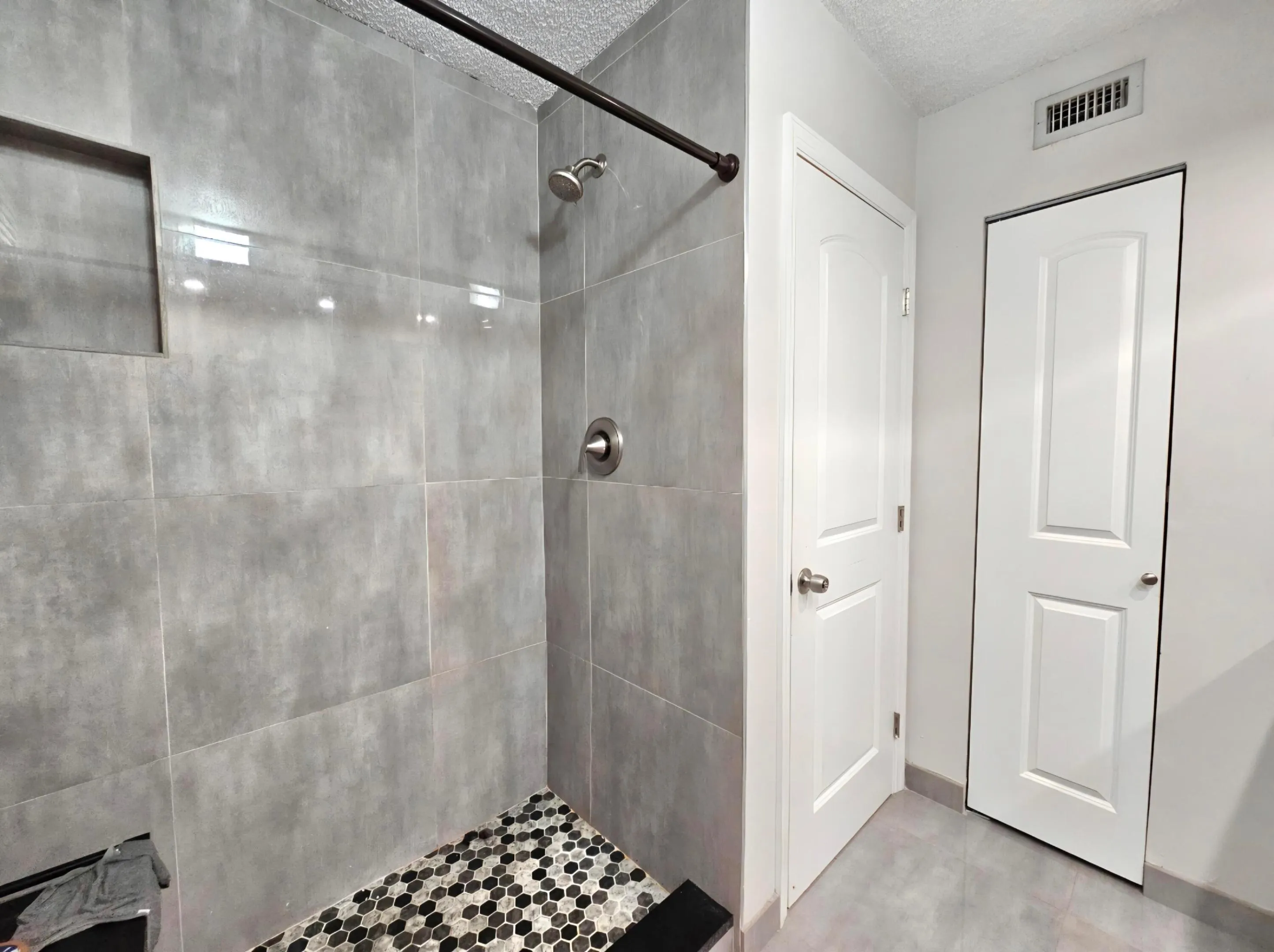 BEAUTIFULLY FLOOR TO CEILING TILED SHOWER WITH SHOWER NICHE