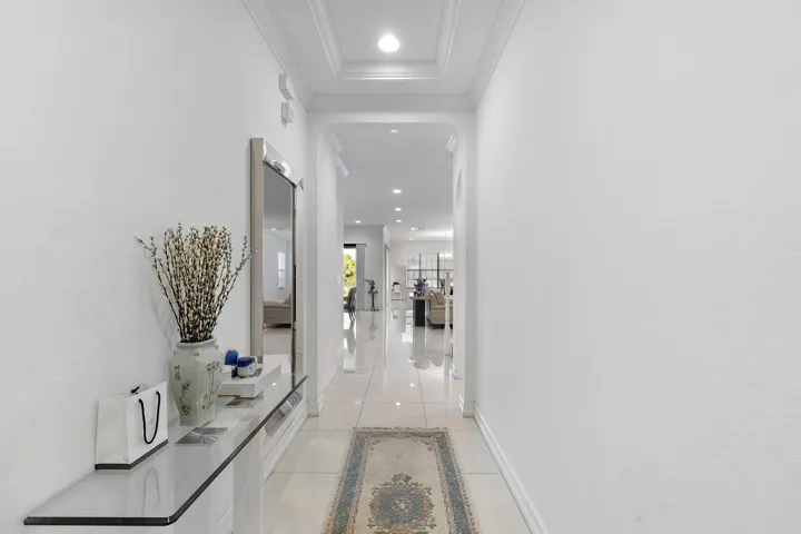 #6 Foyer