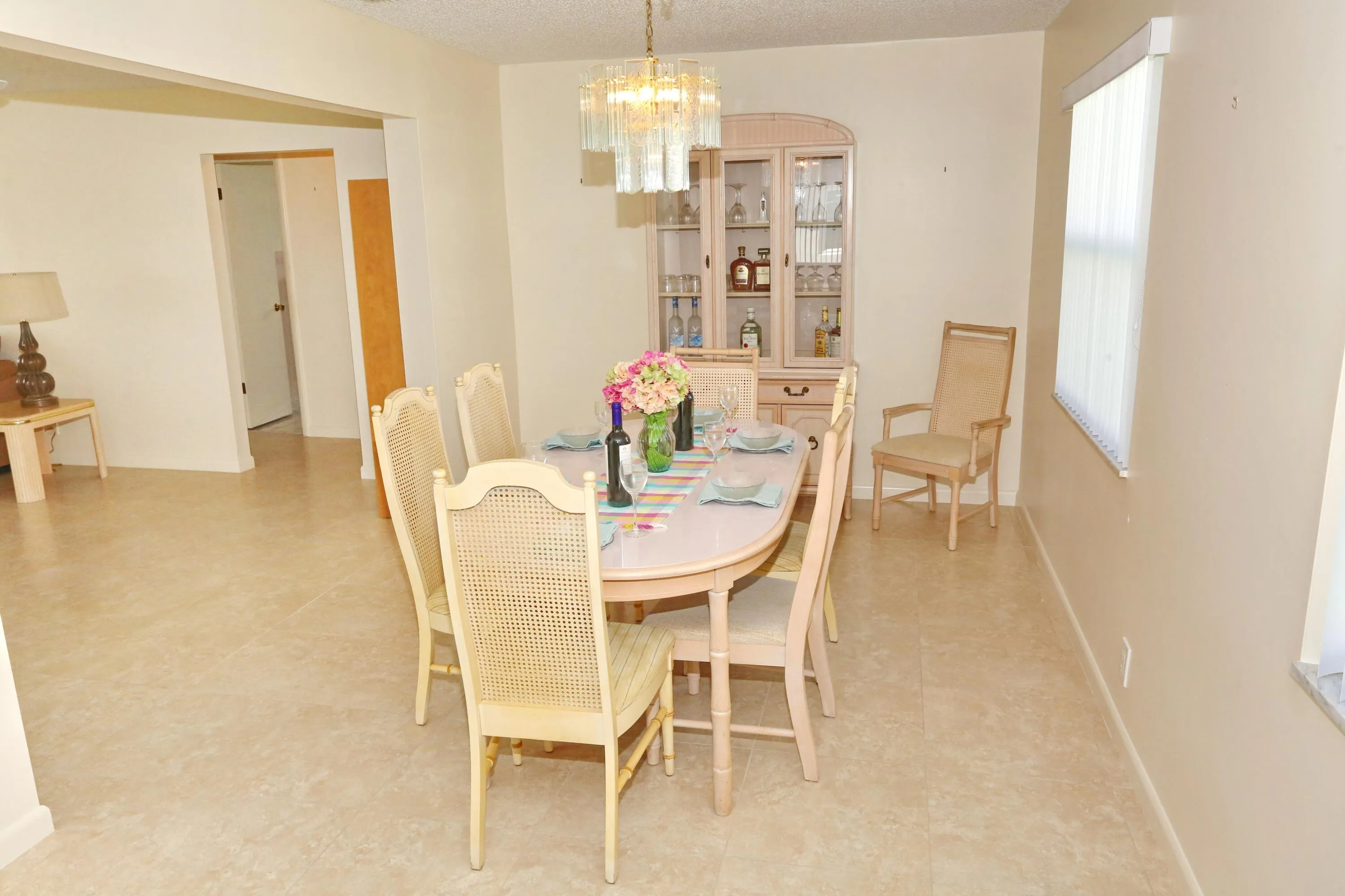019-003-Dining Room-4200x2800