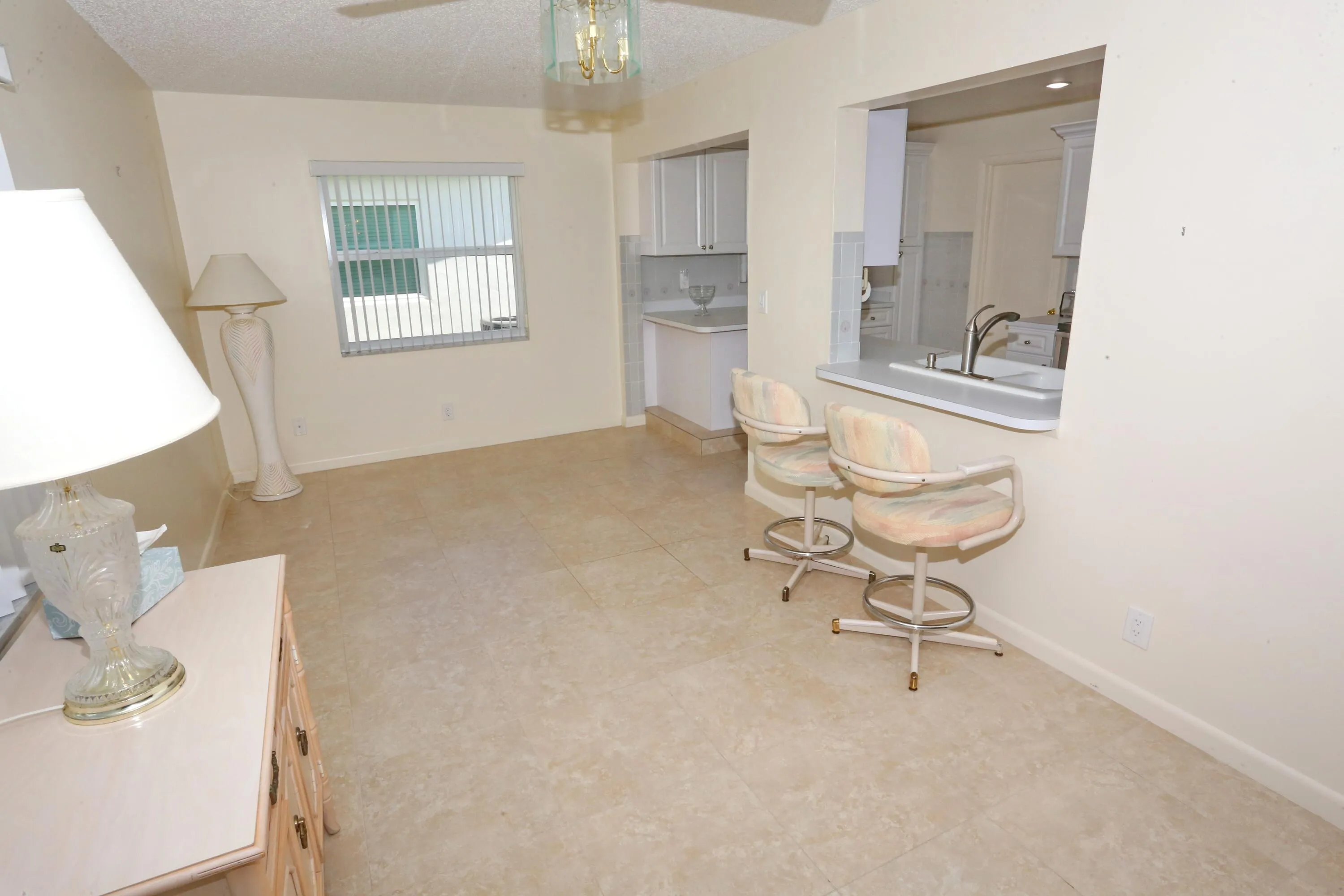 020-024-Family Room-4200x2800