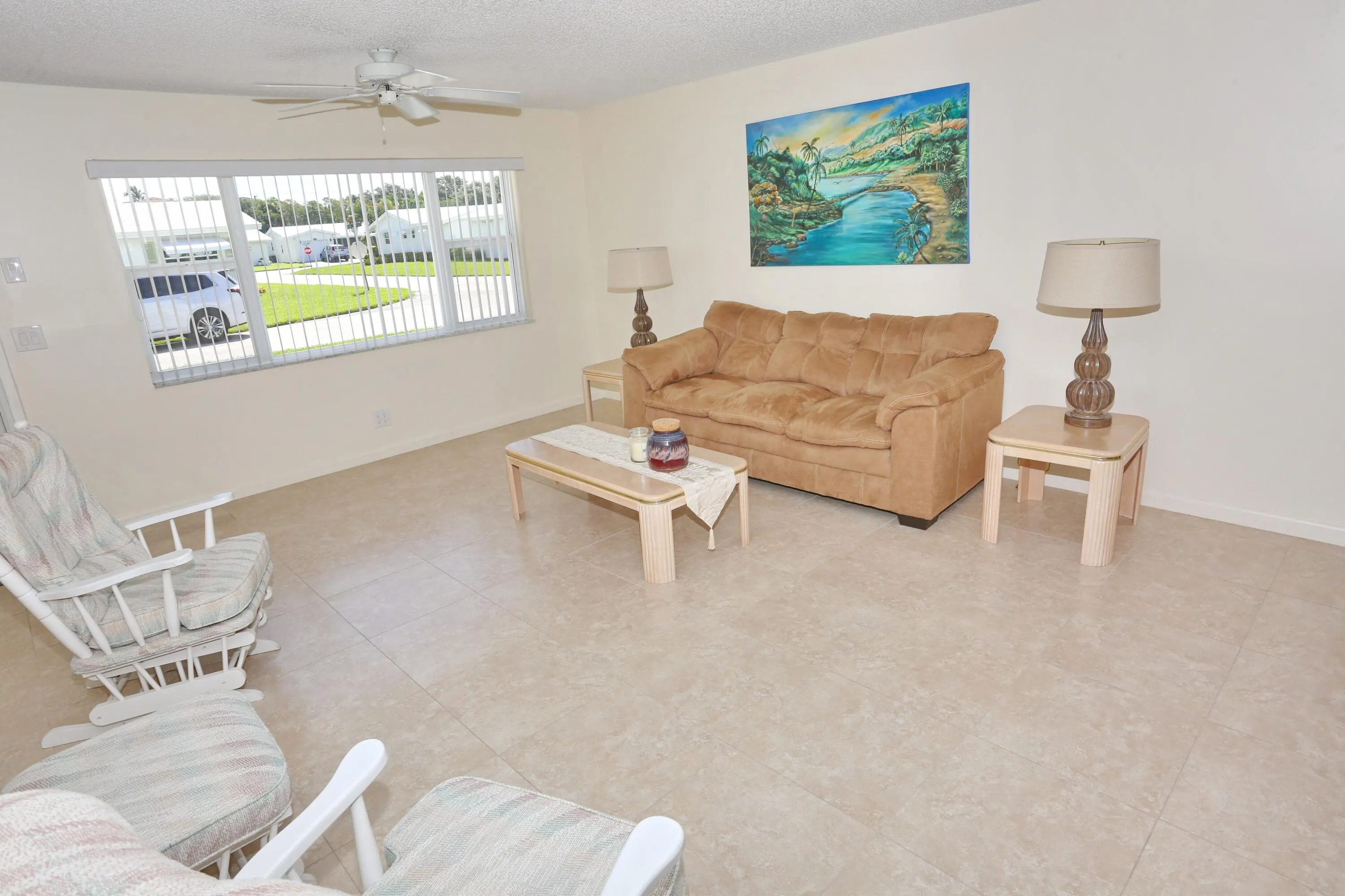 008-033-Living Room-4200x2800