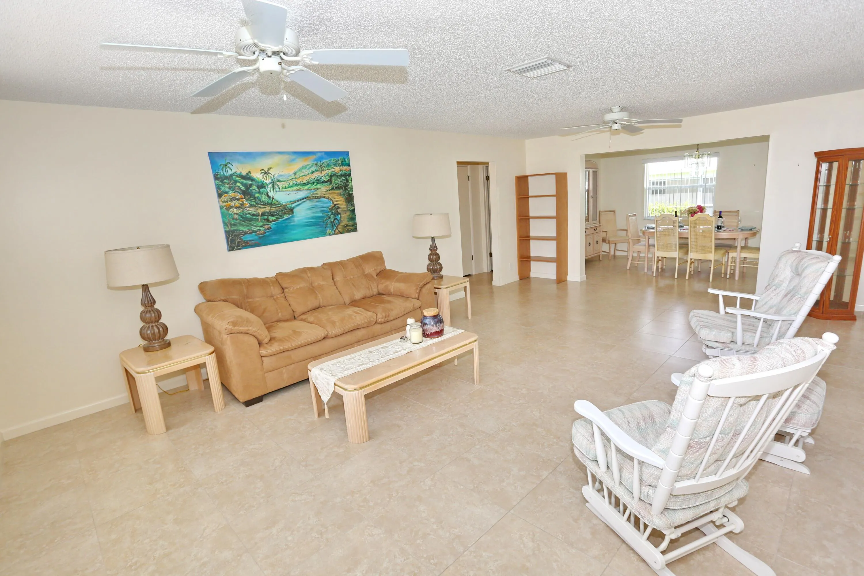 007-027-Living Room-4200x2800