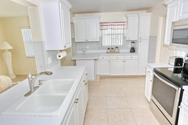 012-011-Kitchen-4200x2800