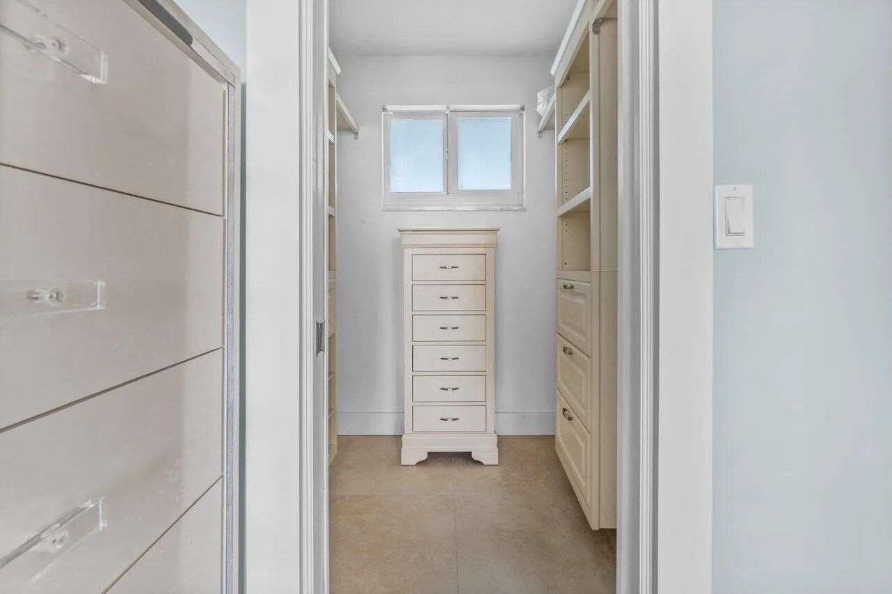 Walk-in Closet