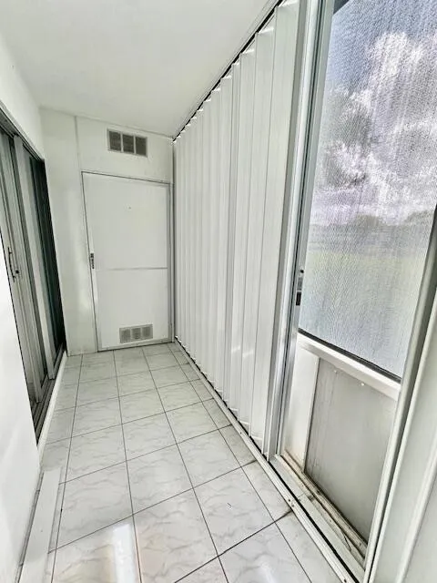 Screened Patio w/Accordion Shutters