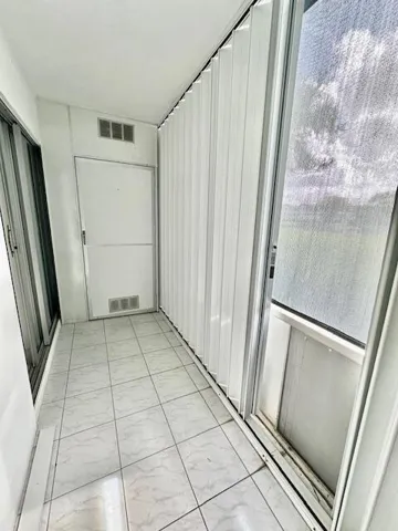 Screened Patio w/Accordion Shutters