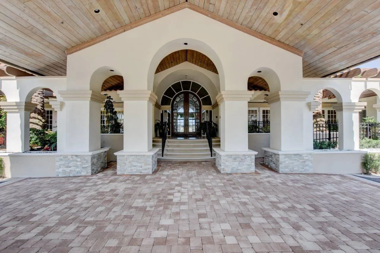 Clubhouse loggia