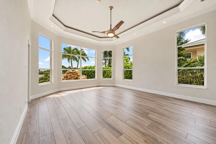 28-web-or-mls-Empty Primary Suite