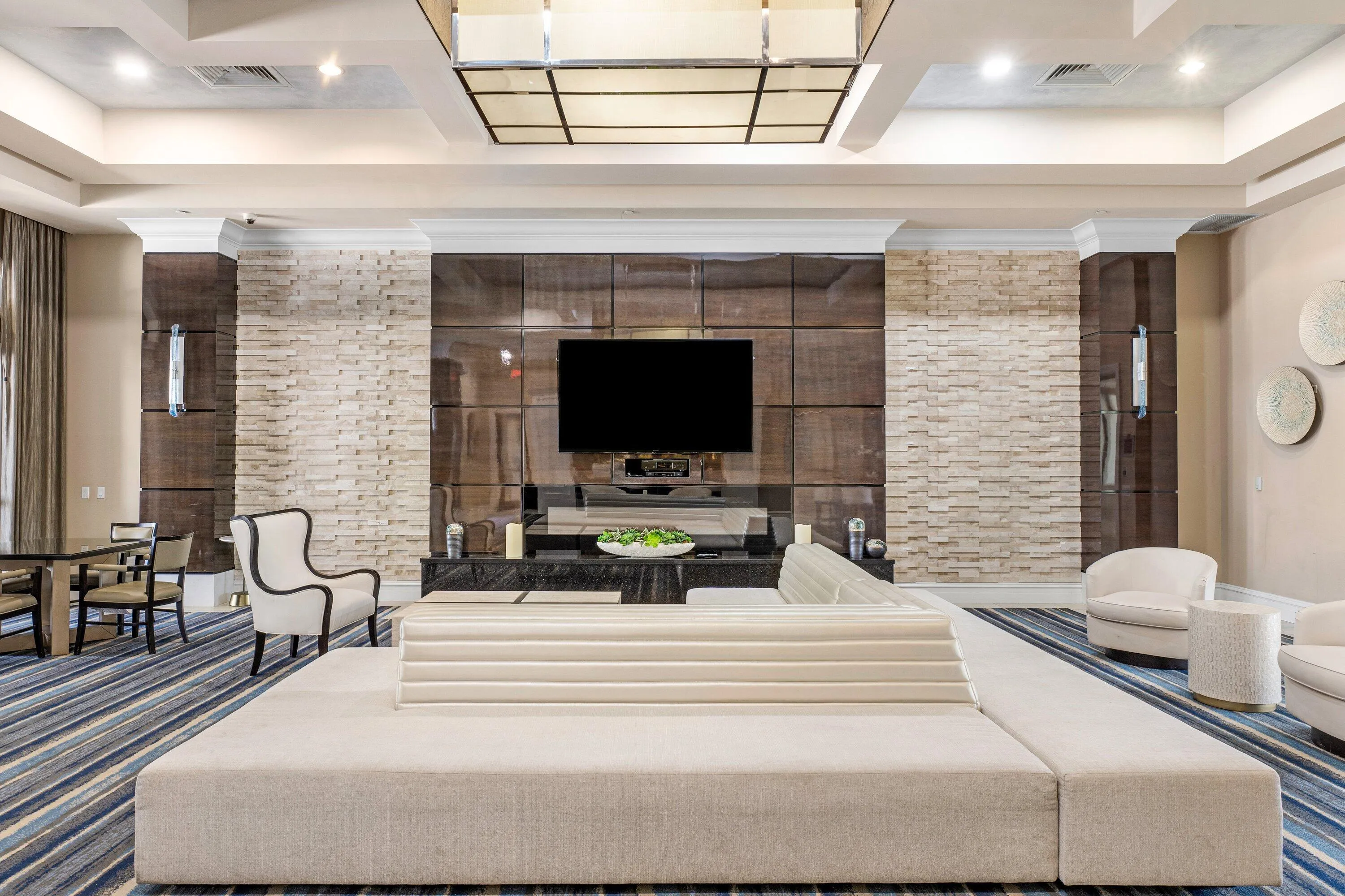 GOLDEN GATE ROOM
