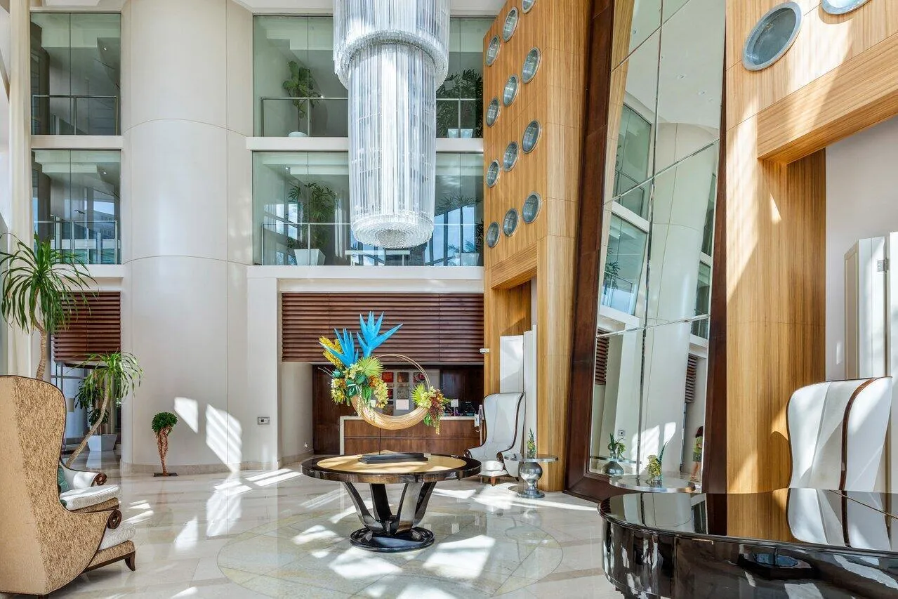1 N Ocean Boulevard 1607 6