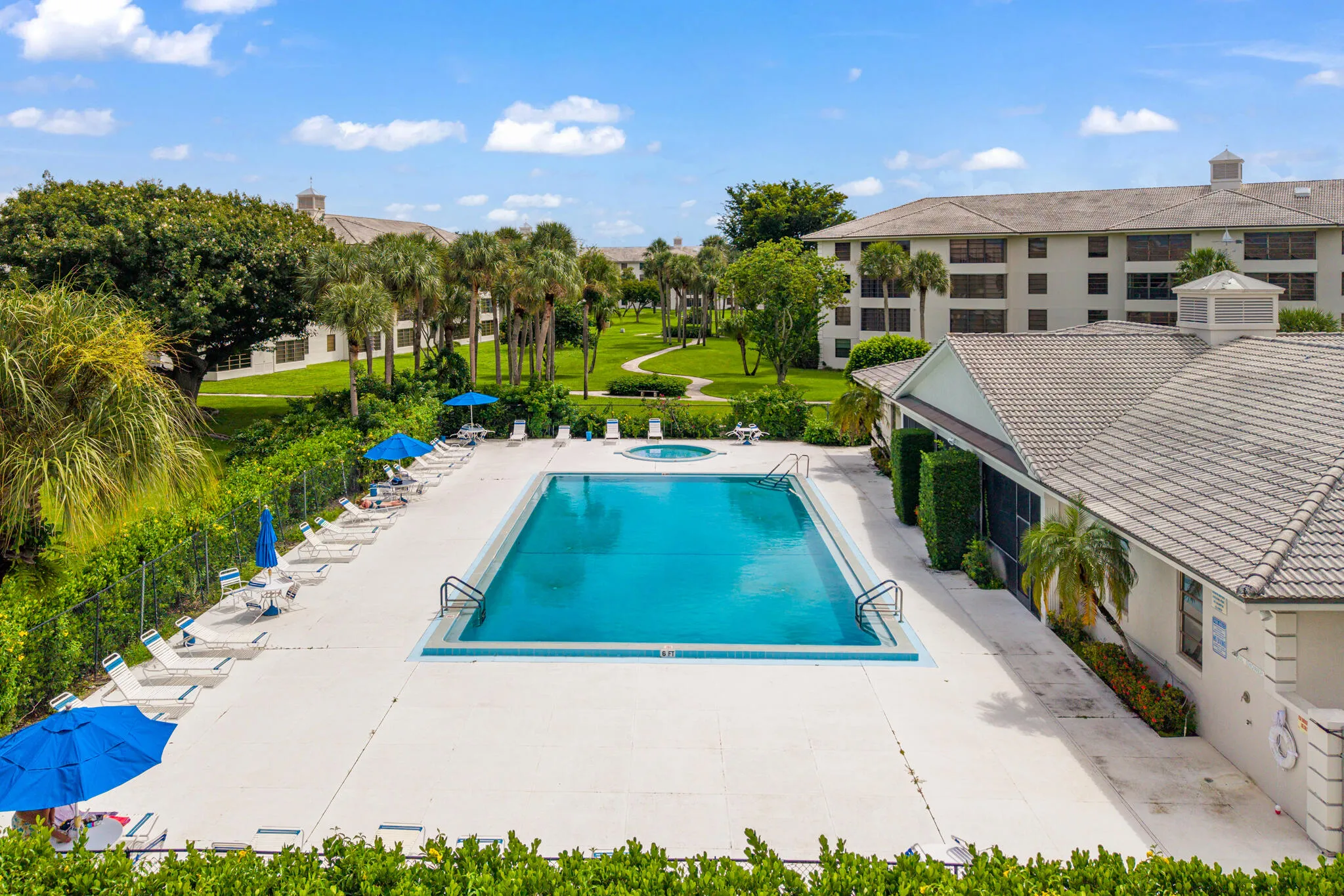 Club house/ pool