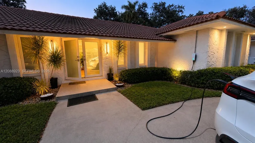 Front entry w/charger
