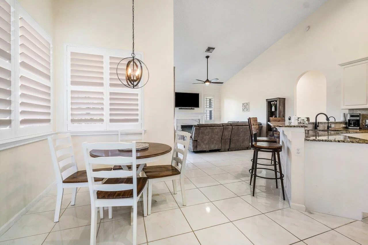 015-13514NorthumberlandCircle-Wellington