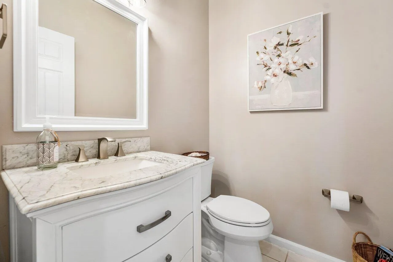 018-13514NorthumberlandCircle-Wellington