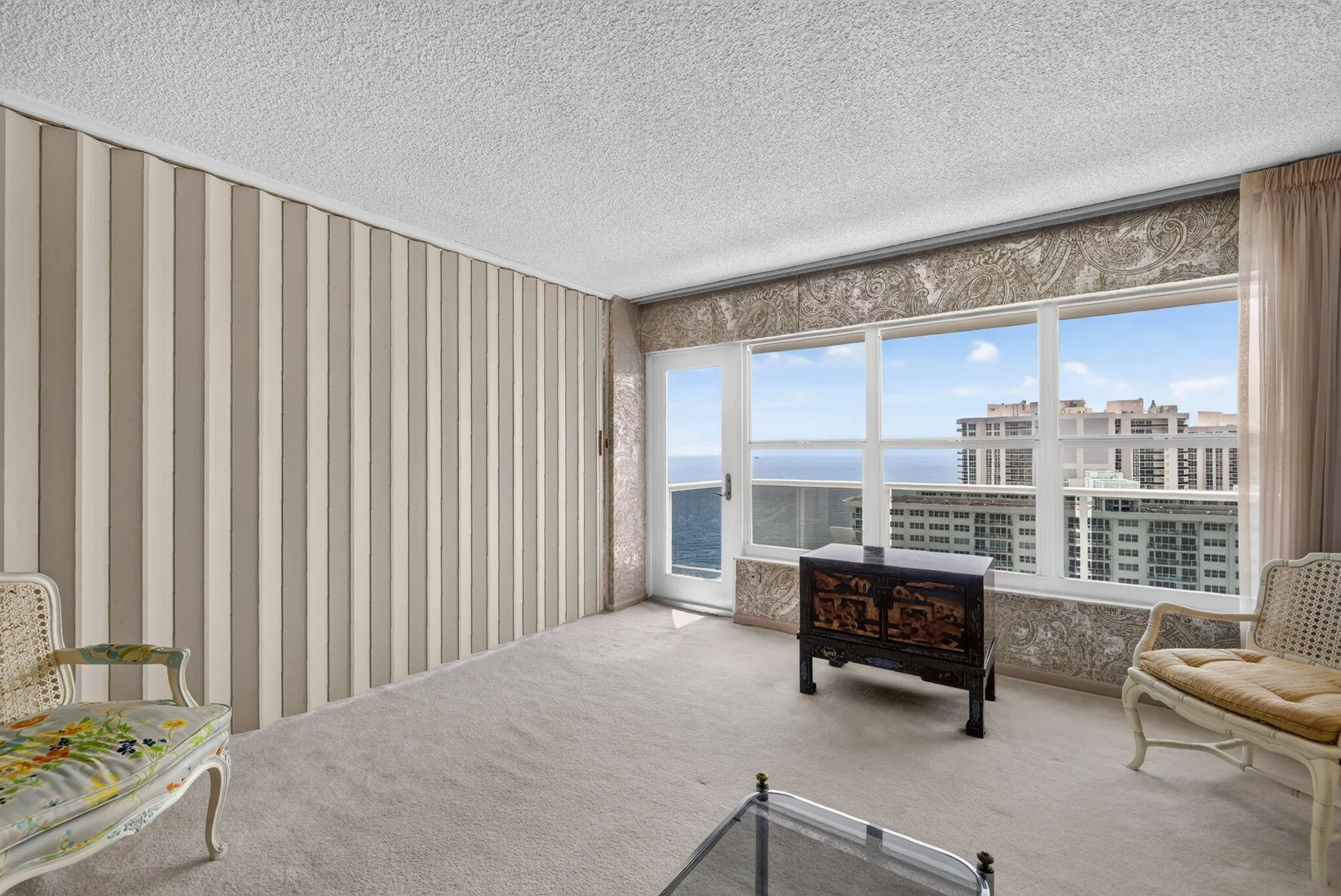 Privacy wall between living and guest bedroom