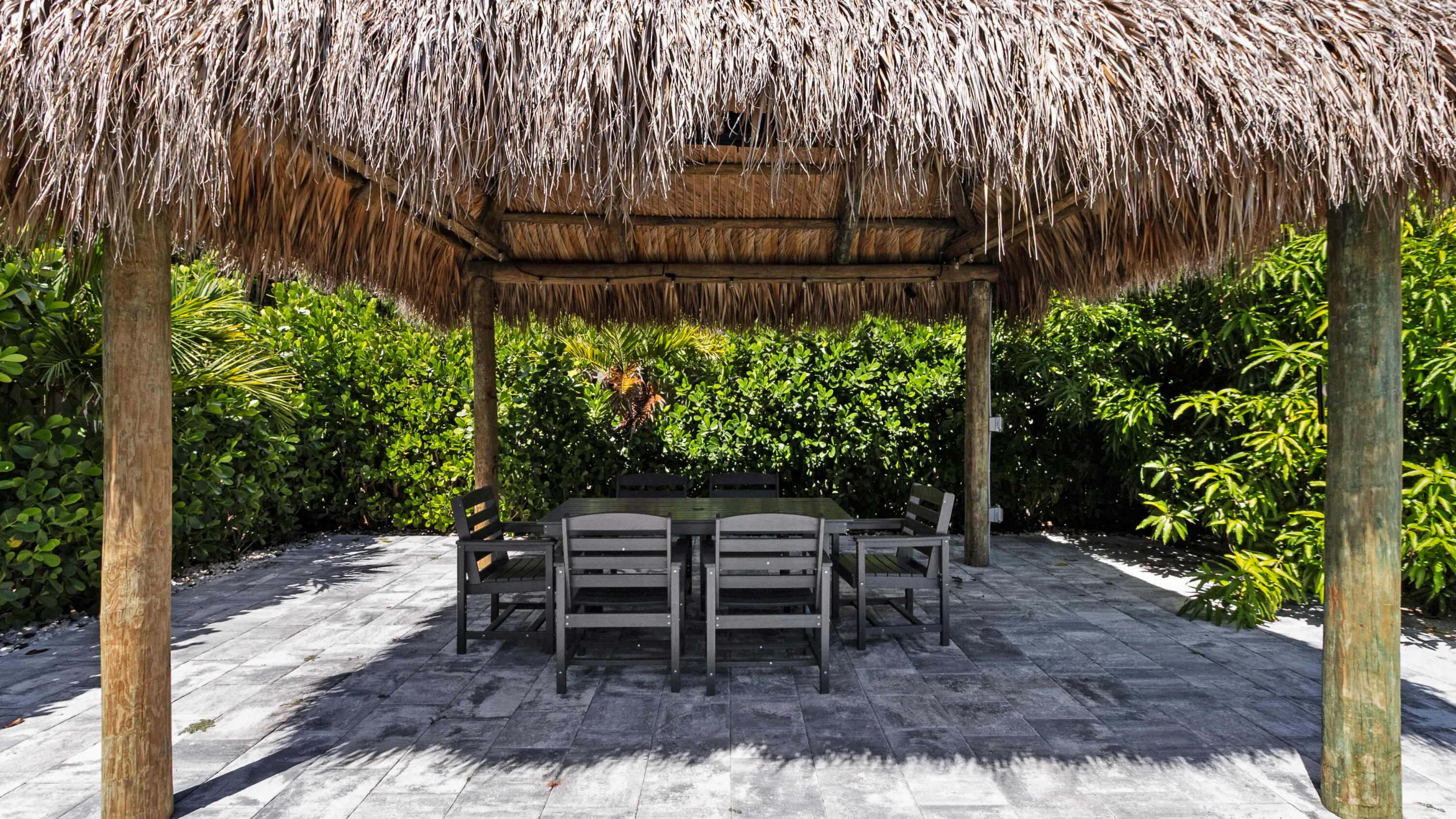 Large Tiki Hut with Pavers