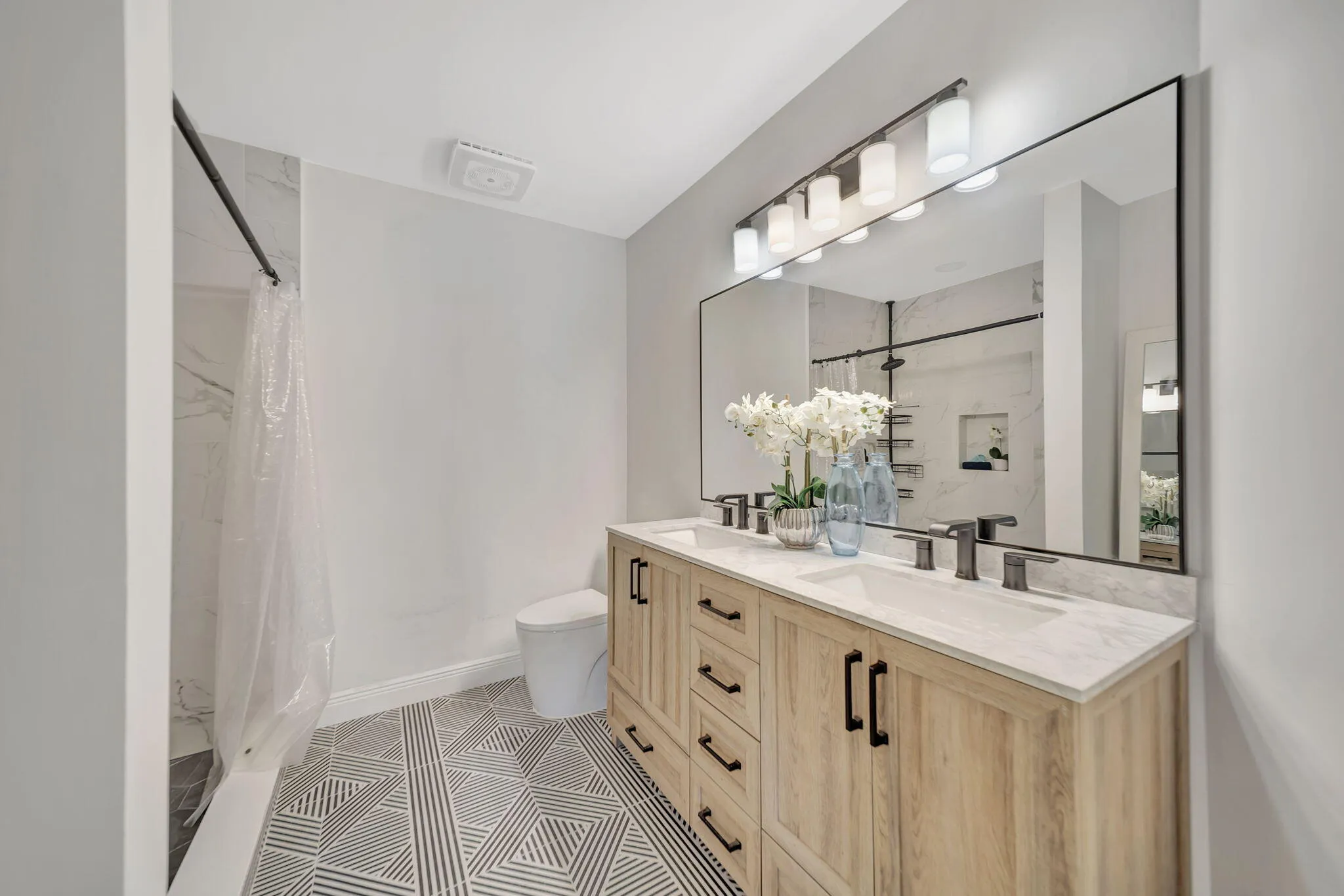 Fully renovated - dual sinks