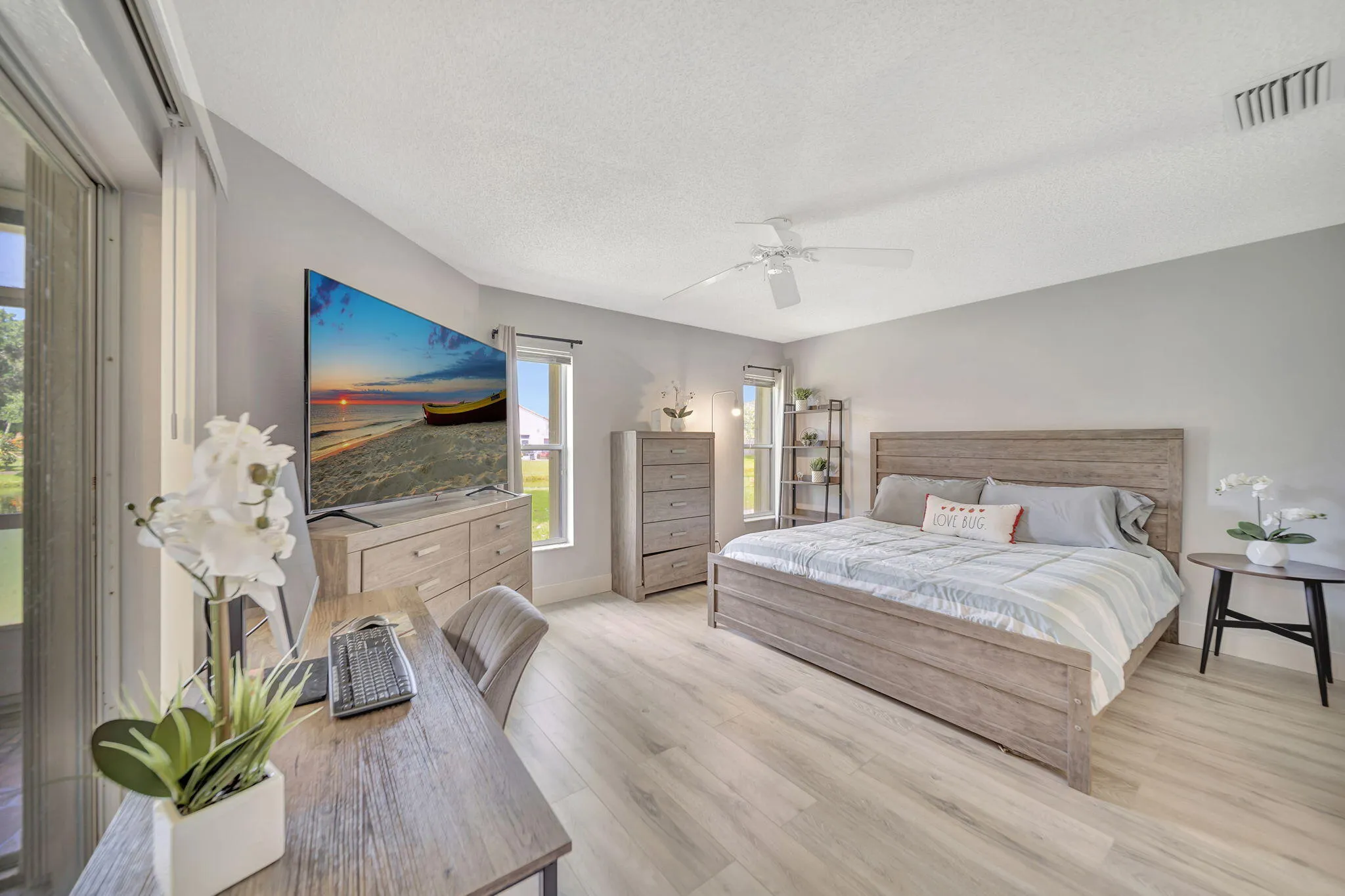 Spacious room with access to patio