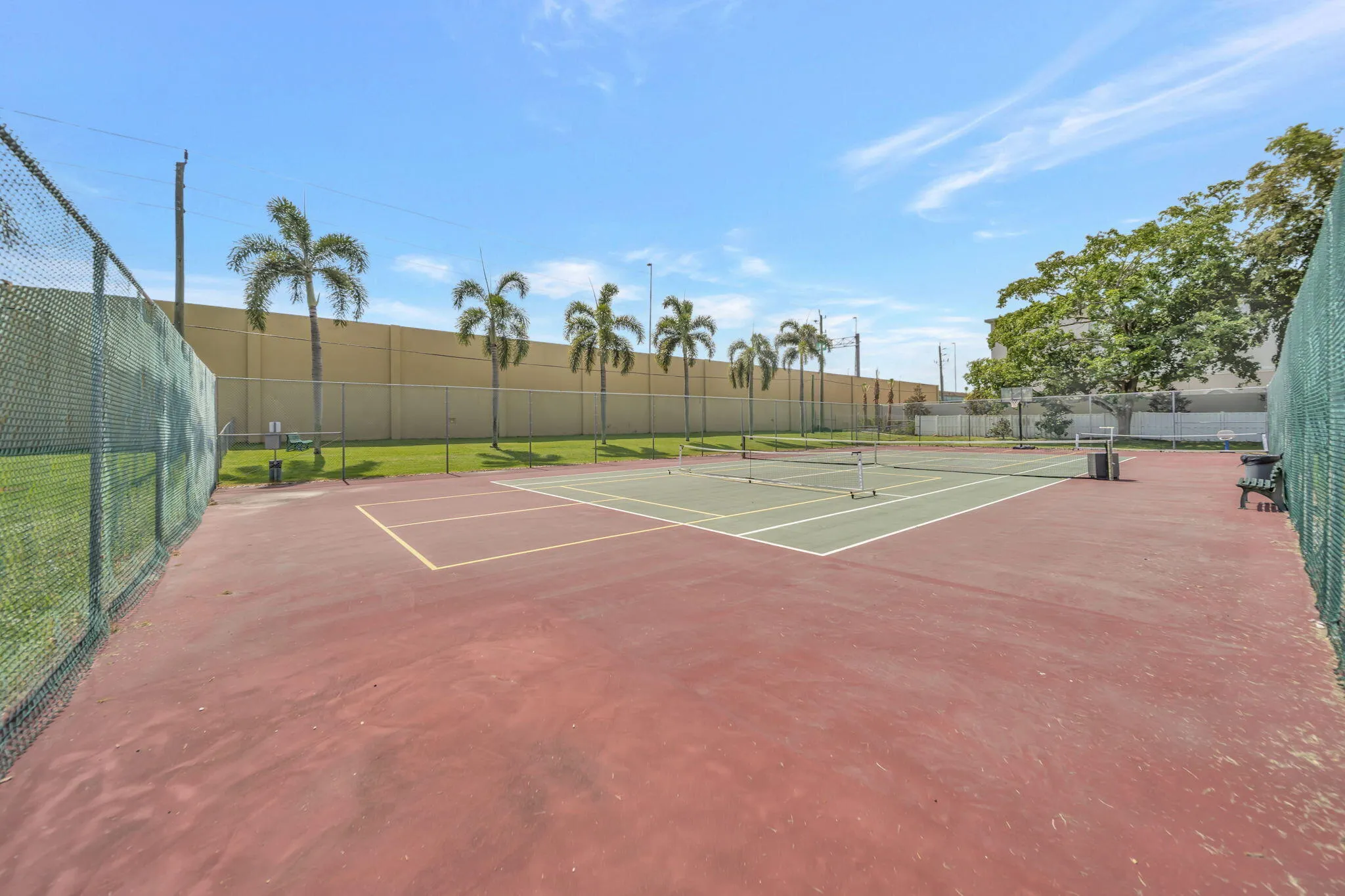 Tennis/pickleball courts