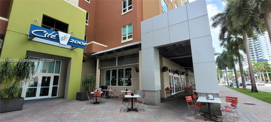 Entrance on 2001 Biscayne Blvd.