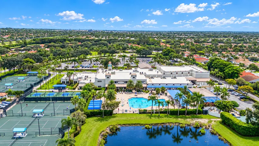 AERIAL VIEW/COMMUNITY