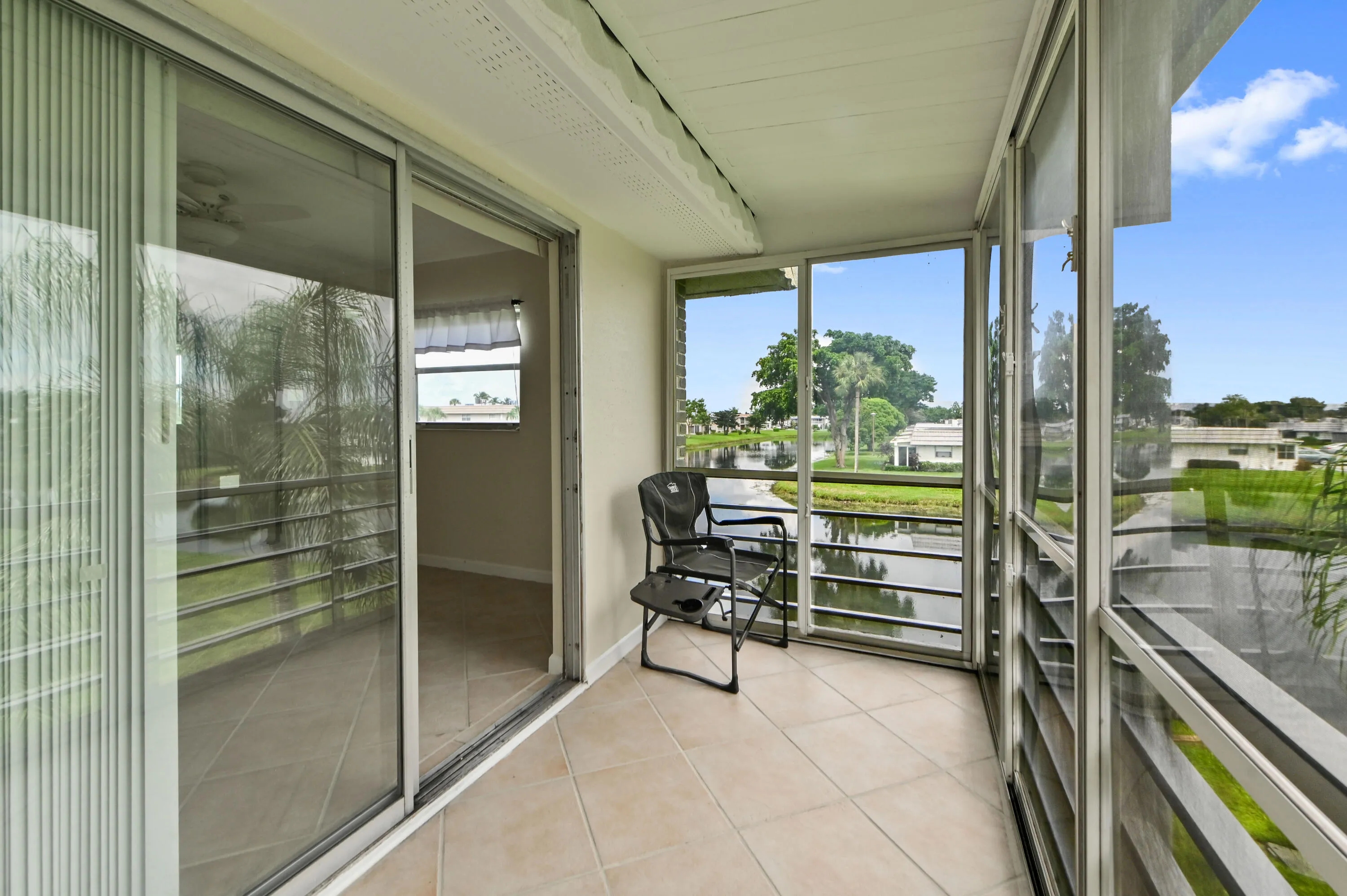 23 Balcony 03