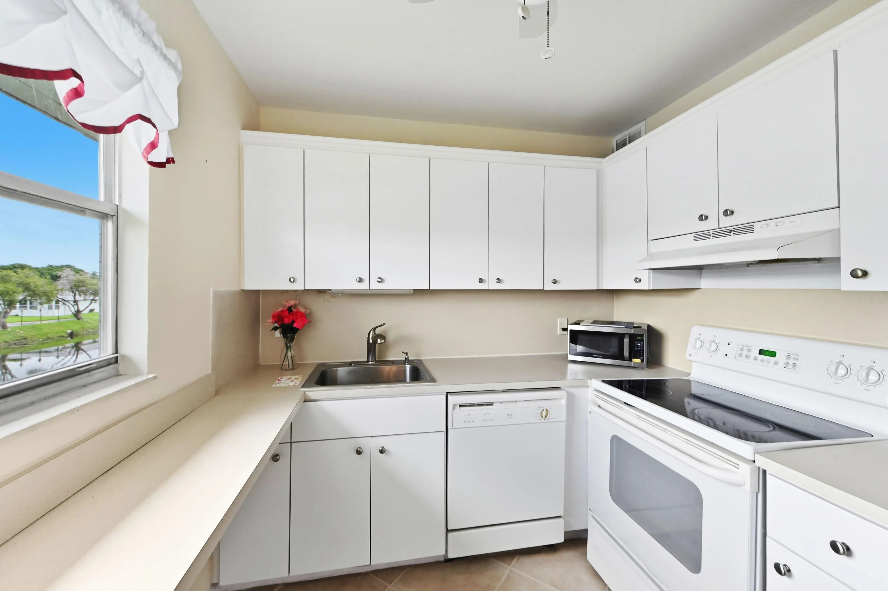 11 Kitchen 02