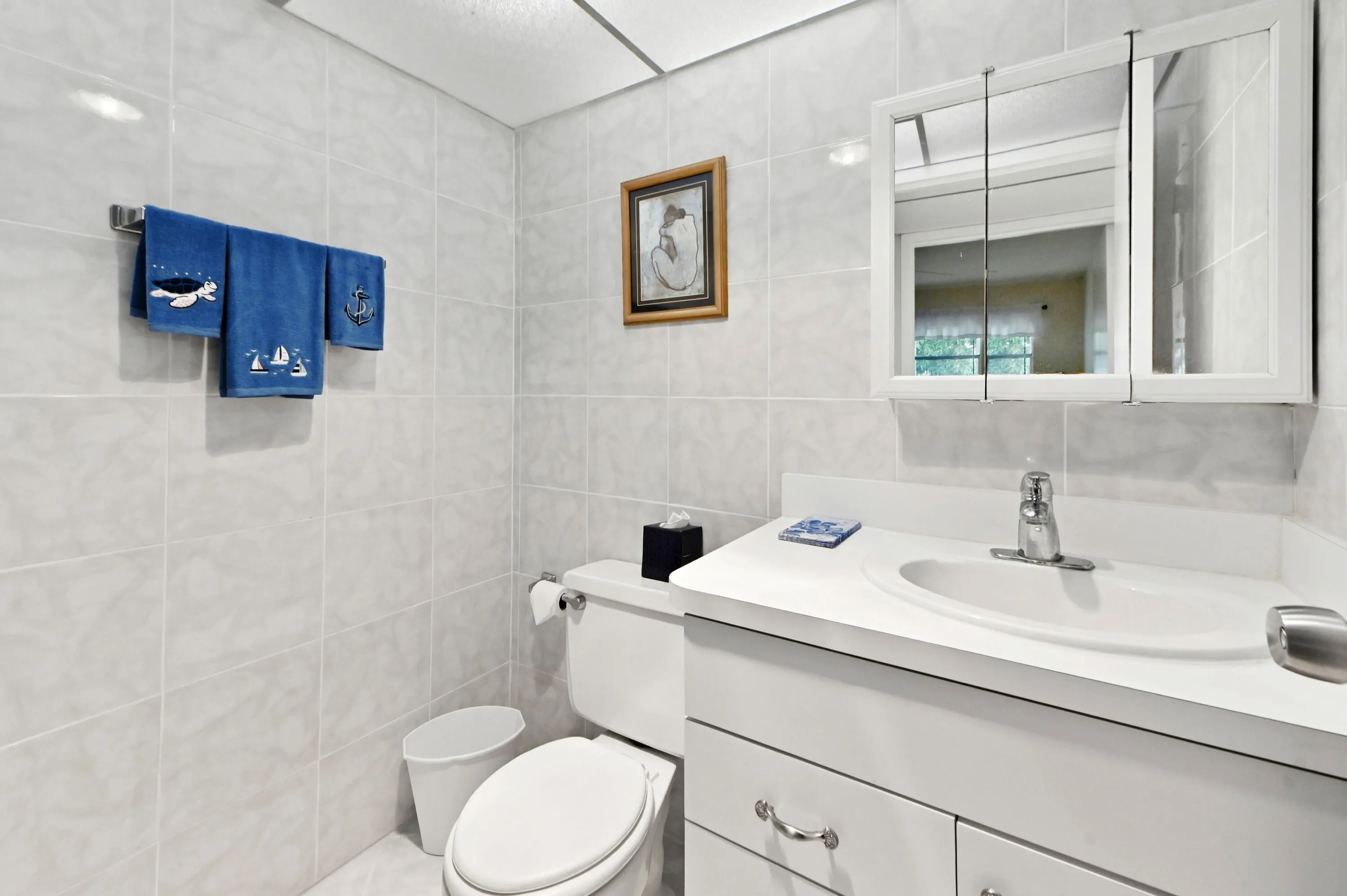 15 Bathroom 01