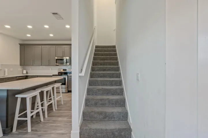 24-web-or-mls-201-upia-dr