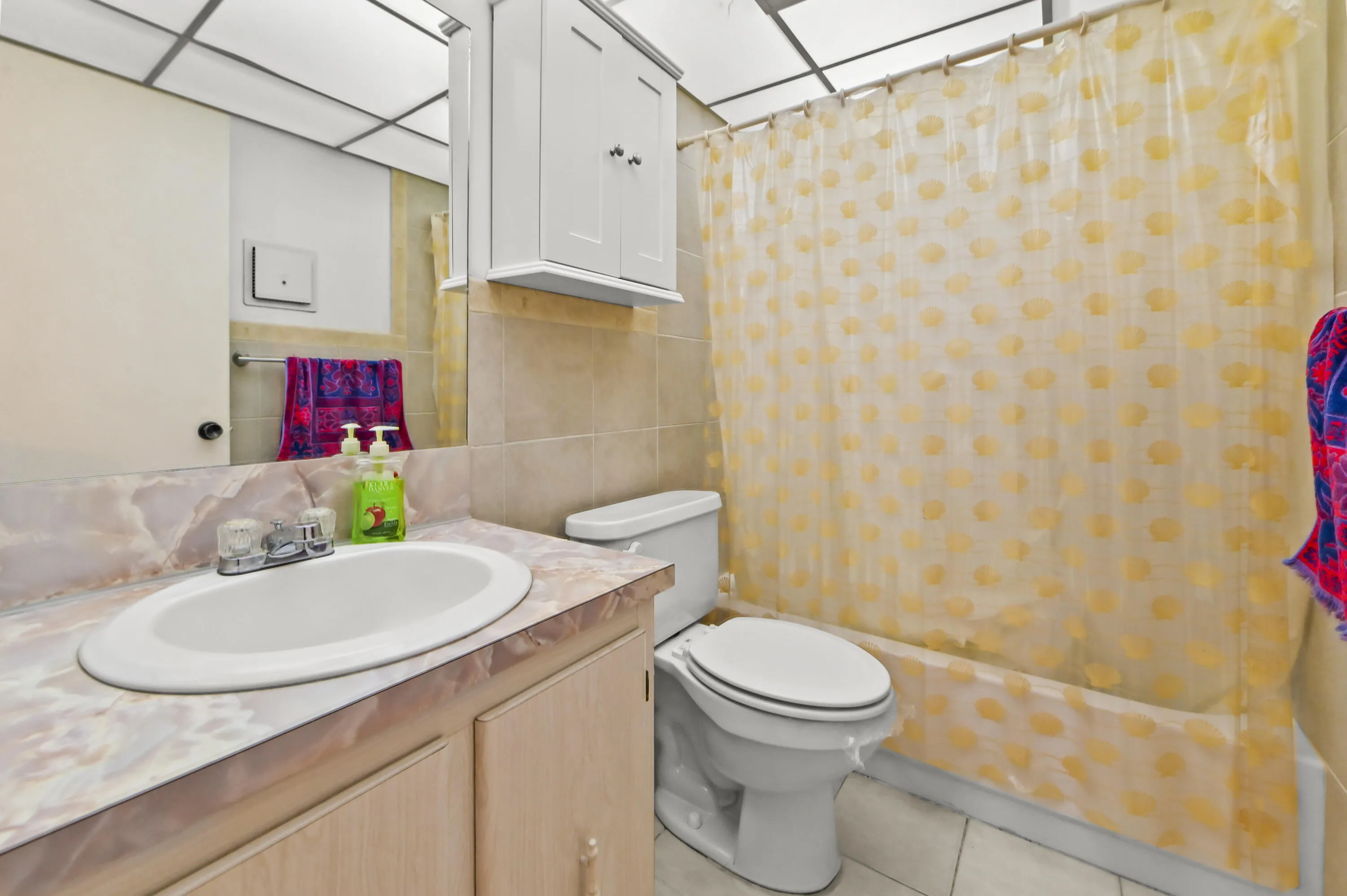 14 Bathroom 03