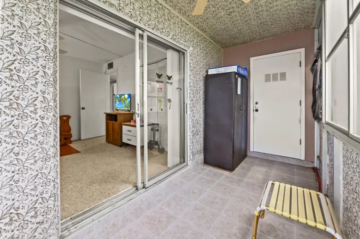 17 Sunroom 01