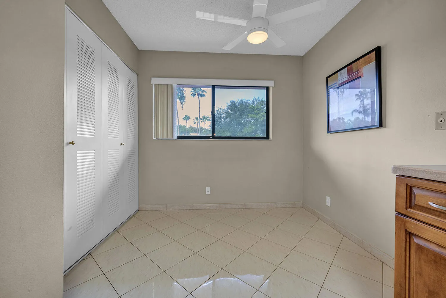 Kitchen dinette area