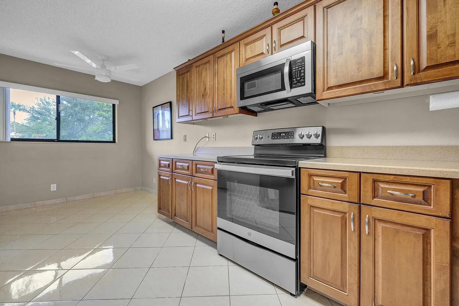 Eat-in Kitchen