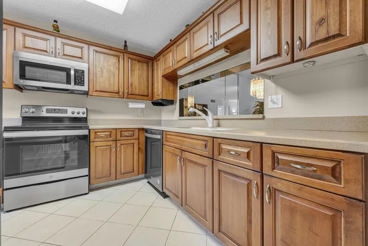 Kitchen with pass through